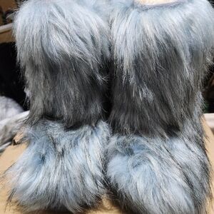 BEARPAW Sasha Blue Fog, Faux Fur Suede Boot, Size 8, Color